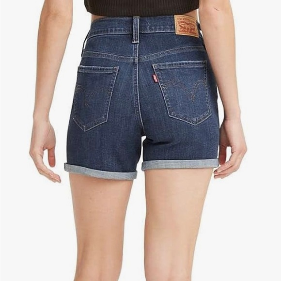 Levi’s Mid Length Shorts - Picture 2 of 5